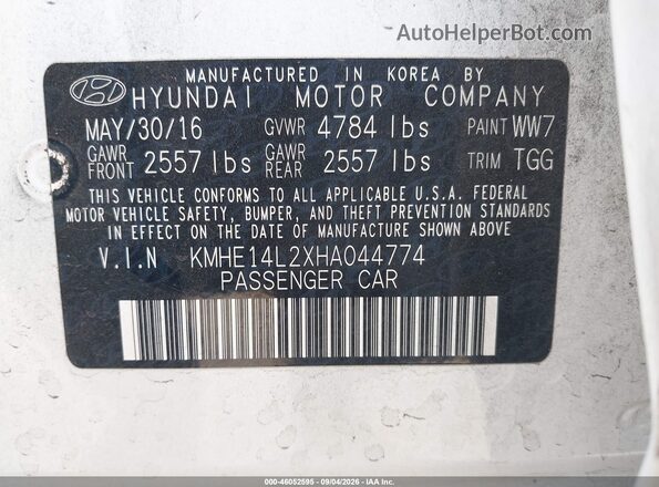 KMHE14L2XHA044774 2017 HYUNDAI SONATA PLUG-IN HYBRID White Engine compartment view