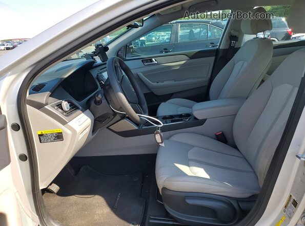 KMHE24L16GA036934 2016 HYUNDAI SONATA Silver Вид салону спереду