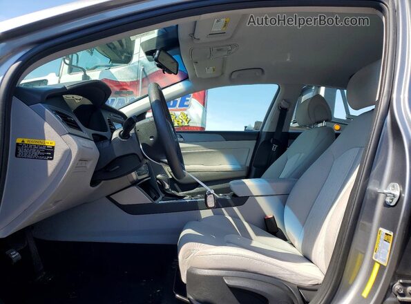 KMHE24L18HA060105 2017 HYUNDAI SONATA Gray Вид салону спереду