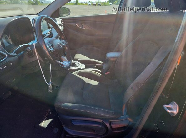 KMHH35LEXJU006134 2018 HYUNDAI ELANTRA Black Front interior view