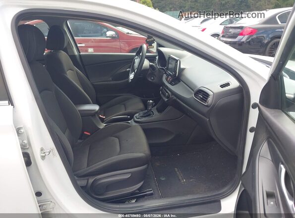 KMHH35LEXKU108776 2019 HYUNDAI ELANTRA GT White Вид салону спереду