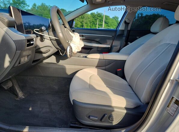 KMHL14JA5RA427329 2024 HYUNDAI SONATA Серебряный Вид салона спереди