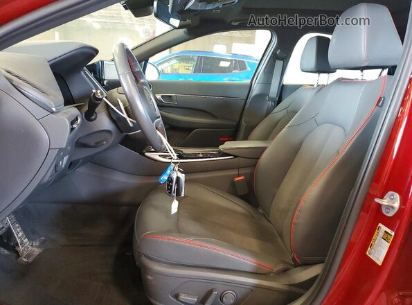 KMHL44J23PA330367 2023 HYUNDAI SONATA Red Widok wnętrza z przodu