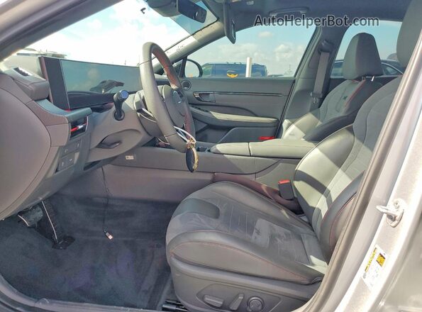 KMHL54JC9RA385303 2024 HYUNDAI SONATA Серебряный Вид салона спереди