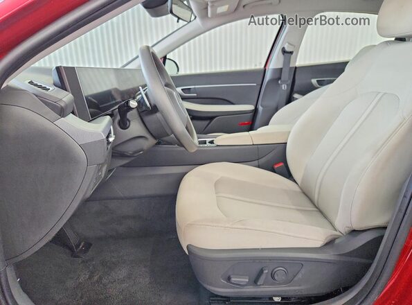 KMHL64JA6SA509352 2025 HYUNDAI SONATA Red Widok wnętrza z przodu