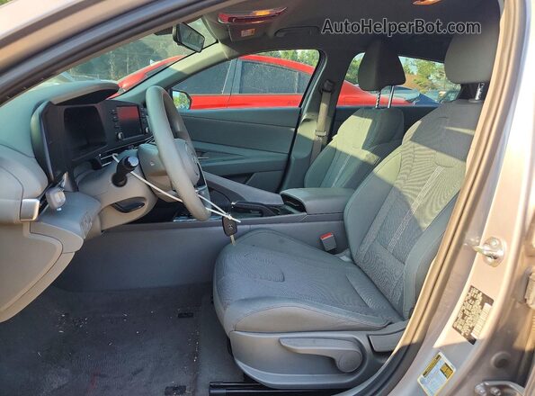 KMHLL4DG1SU040338 2025 HYUNDAI ELANTRA Gray წინა სალონის ხედი