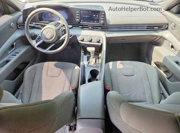 KMHLL4DG1TU132552 2026 HYUNDAI ELANTRA Gray Widok deski rozdzielczej