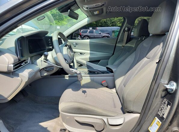 KMHLL4DG1TU132552 2026 HYUNDAI ELANTRA Gray Widok wnętrza z przodu