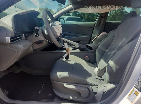 KMHLL4DG2SU903017 2025 HYUNDAI ELANTRA White წინა სალონის ხედი