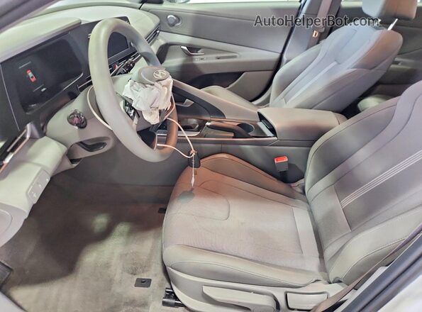 KMHLL4DG3SU070974 2025 HYUNDAI ELANTRA Белый Вид салона спереди