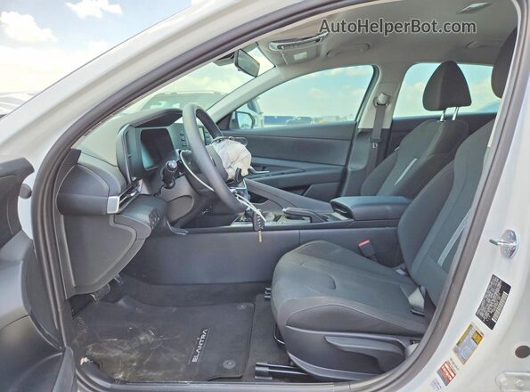 KMHLL4DG6TU164512 2026 HYUNDAI ELANTRA Белый Вид салона спереди