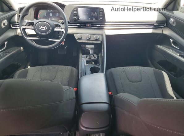 KMHLL4DG8SU957048 2025 HYUNDAI ELANTRA Red Widok deski rozdzielczej