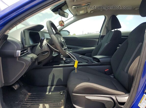 KMHLL4DGXSU041228 2025 HYUNDAI ELANTRA Синий Вид салона спереди