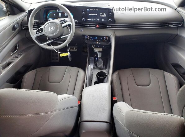 KMHLM4DG1TU106076 2026 HYUNDAI ELANTRA Silver Dashboard view