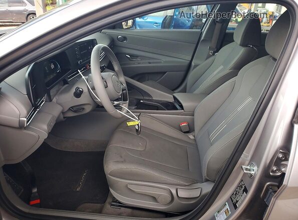 KMHLM4DG1TU106076 2026 HYUNDAI ELANTRA Silver Front interior view