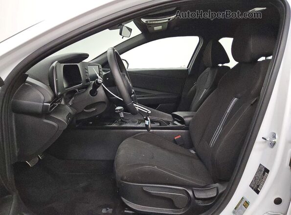 KMHLM4DG2SU961027 2025 HYUNDAI ELANTRA White Սալոնի դիմացի տեսք