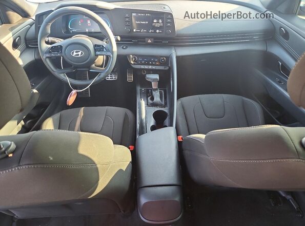KMHLM4DG3SU059809 2025 HYUNDAI ELANTRA White Առջևի վահանակի տեսք