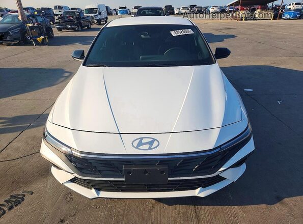 KMHLM4DG3SU059809 2025 HYUNDAI ELANTRA White Դիմացի տեսք
