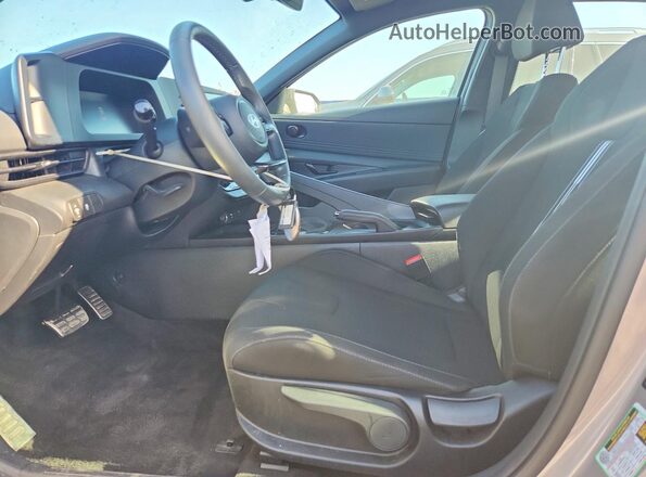 KMHLM4DG3TU118567 2026 HYUNDAI ELANTRA Silver Widok wnętrza z przodu