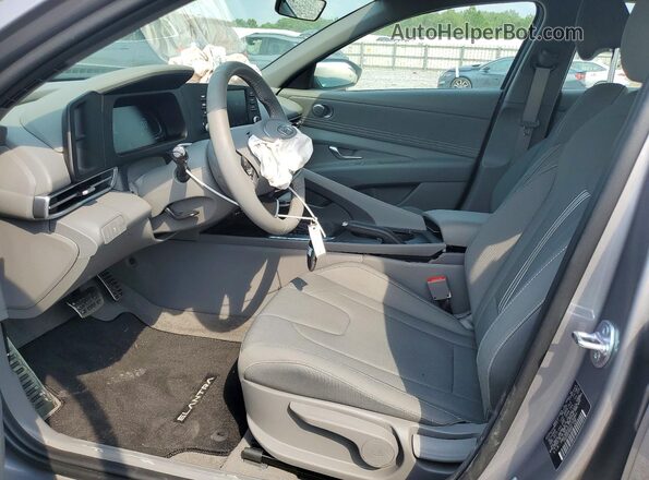 KMHLM4DG5TU126864 2026 HYUNDAI ELANTRA Silver წინა სალონის ხედი