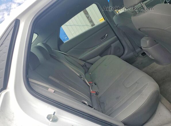 KMHLM4DG6RU643275 2024 HYUNDAI ELANTRA White Widok tylnych siedzeń