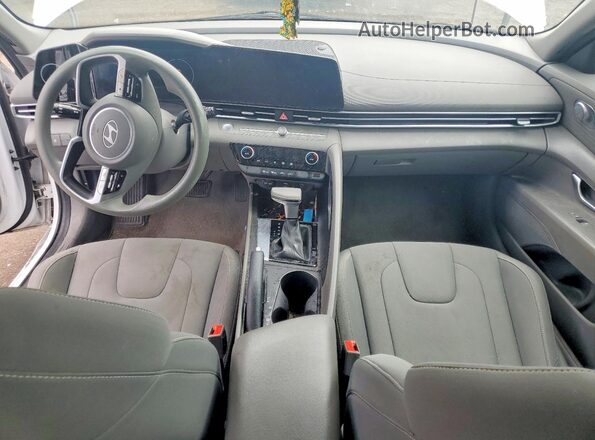 KMHLM4DG6RU643275 2024 HYUNDAI ELANTRA White Widok deski rozdzielczej