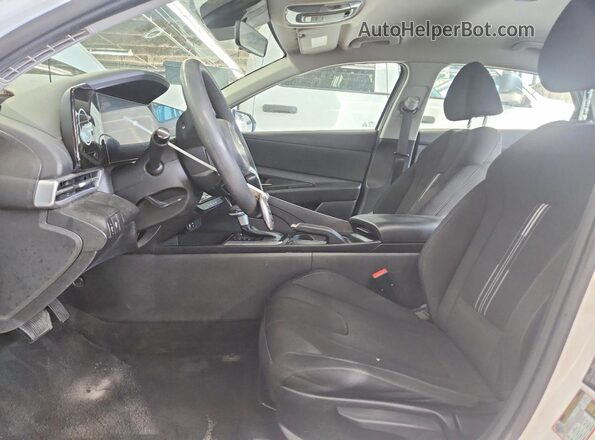 KMHLM4DG6RU664725 2024 HYUNDAI ELANTRA White Սալոնի դիմացի տեսք