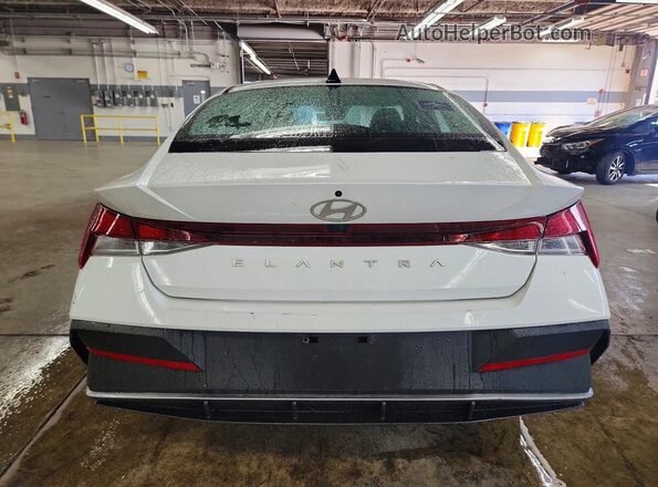 KMHLM4DG6RU664725 2024 HYUNDAI ELANTRA White Հետևի տեսք