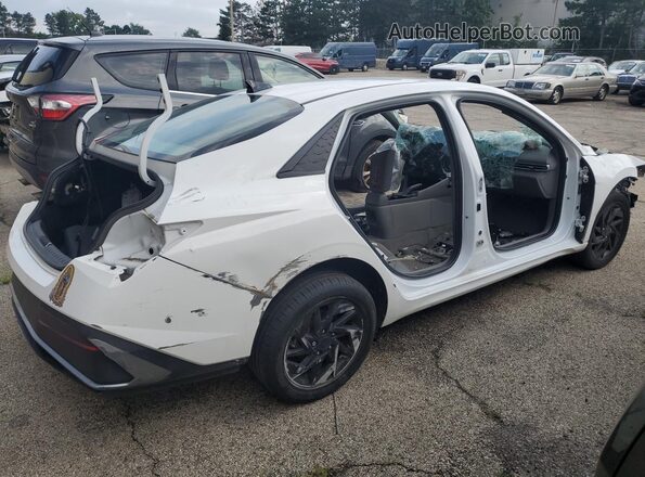 KMHLM4DG6RU699376 2024 HYUNDAI ELANTRA White 