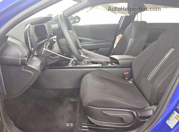 KMHLM4DG7TU099490 2026 HYUNDAI ELANTRA Blue Вид салону спереду