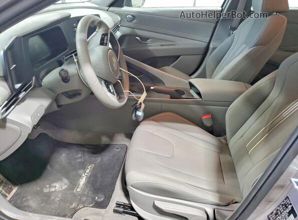 KMHLM4DG7TU110522 2026 HYUNDAI ELANTRA Silver Widok wnętrza z przodu