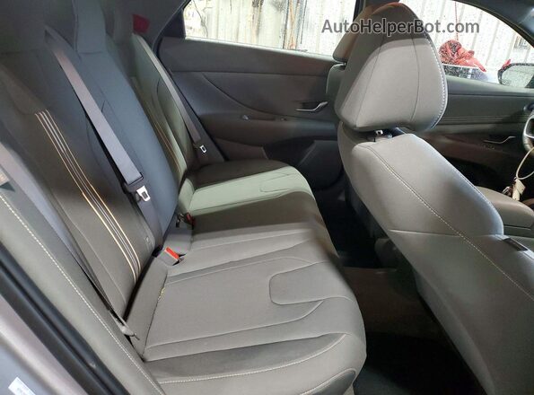KMHLM4DG7TU110522 2026 HYUNDAI ELANTRA Silver Widok tylnych siedzeń