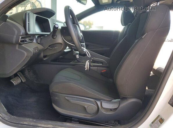 KMHLM4DG7TU150244 2026 HYUNDAI ELANTRA White Front interior view