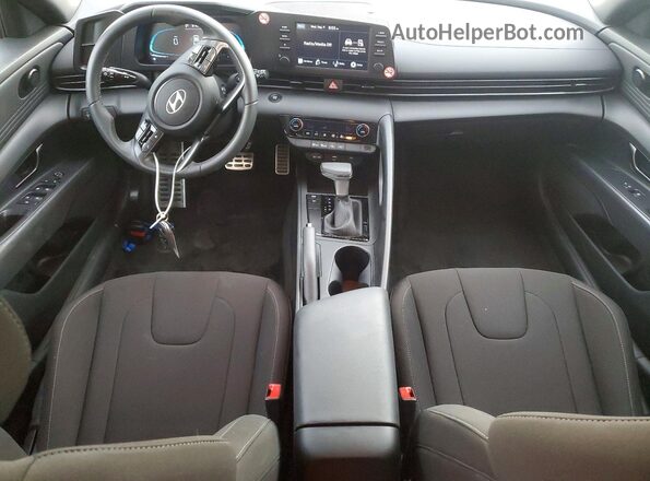 KMHLM4DG7TU172664 2026 HYUNDAI ELANTRA Gray Widok deski rozdzielczej