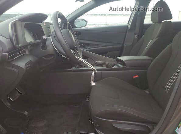 KMHLM4DG7TU172664 2026 HYUNDAI ELANTRA Gray Widok wnętrza z przodu