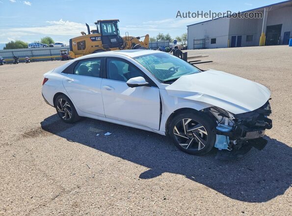 KMHLP4DG9RU832154 2024 HYUNDAI ELANTRA White Delantero derecho