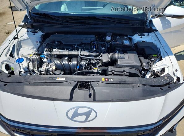 KMHLP4DG9TU182863 2026 HYUNDAI ELANTRA White უკანა სალონის ხედი