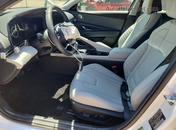 KMHLP4DG9TU182863 2026 HYUNDAI ELANTRA White წინა სალონის ხედი