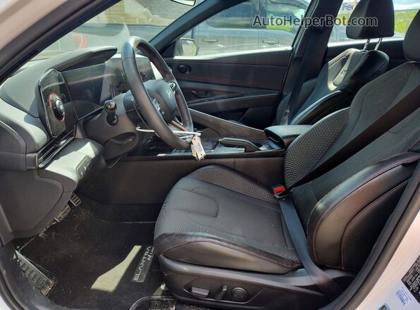 KMHLR4DF0SU061008 2025 HYUNDAI ELANTRA Белый Вид салона спереди