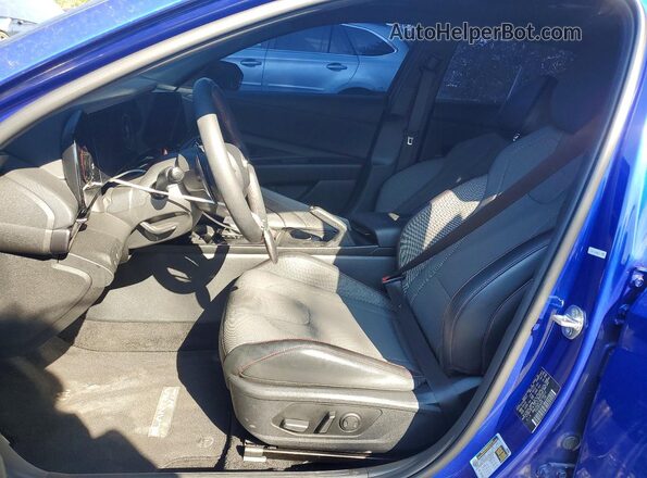 KMHLR4DF7RU768312 2024 HYUNDAI ELANTRA Синий Вид салона спереди