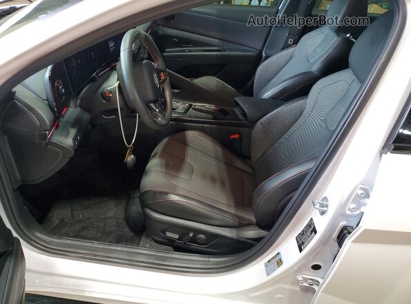 KMHLR4DFXSU965335 2025 HYUNDAI ELANTRA Белый Вид салона спереди
