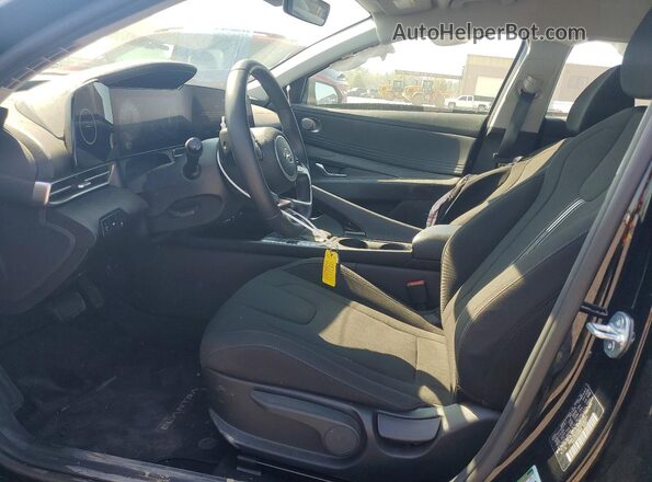 KMHLS4AG6PU568021 2023 HYUNDAI ELANTRA Черный Вид салона спереди