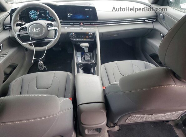 KMHLS4DG0RU841288 2024 HYUNDAI ELANTRA White Առջևի վահանակի տեսք