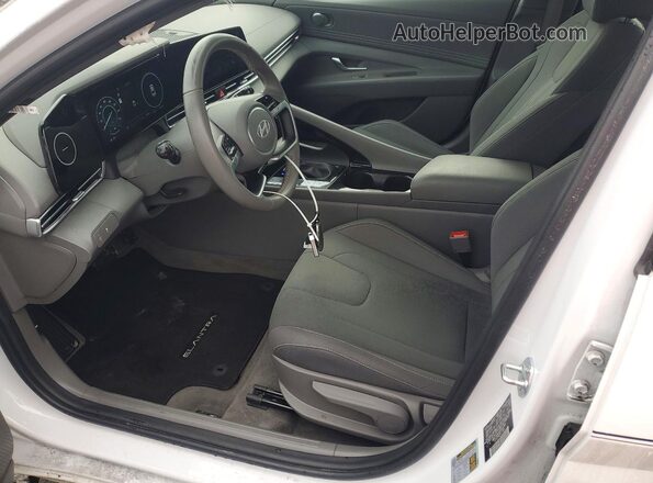 KMHLS4DG0RU841288 2024 HYUNDAI ELANTRA White Սալոնի դիմացի տեսք