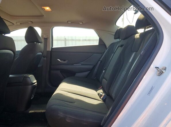 KMHLS4DG5RU700197 2024 HYUNDAI ELANTRA White Вид задніх сидінь