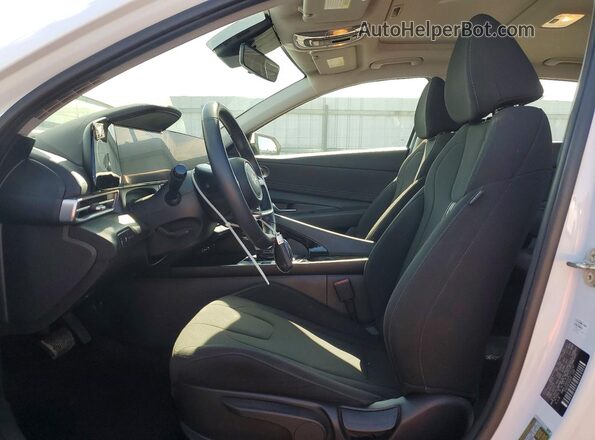 KMHLS4DG5RU700197 2024 HYUNDAI ELANTRA White Вид салону спереду