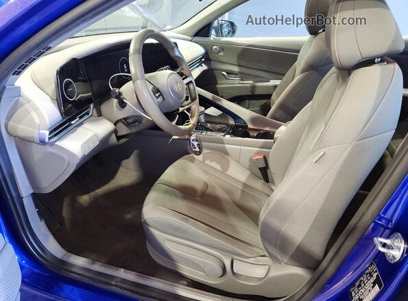 KMHLS4DG6SU862488 2025 HYUNDAI ELANTRA Blue Вид салону спереду