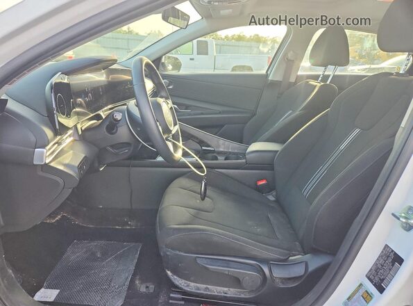 KMHLS4DG7SU002261 2025 HYUNDAI ELANTRA White წინა სალონის ხედი