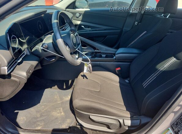 KMHLS4DG7SU971557 2025 HYUNDAI ELANTRA Silver Vista interior delantera