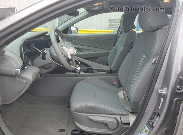 KMHLS4DG9RU688233 2024 HYUNDAI ELANTRA Silver Front interior view